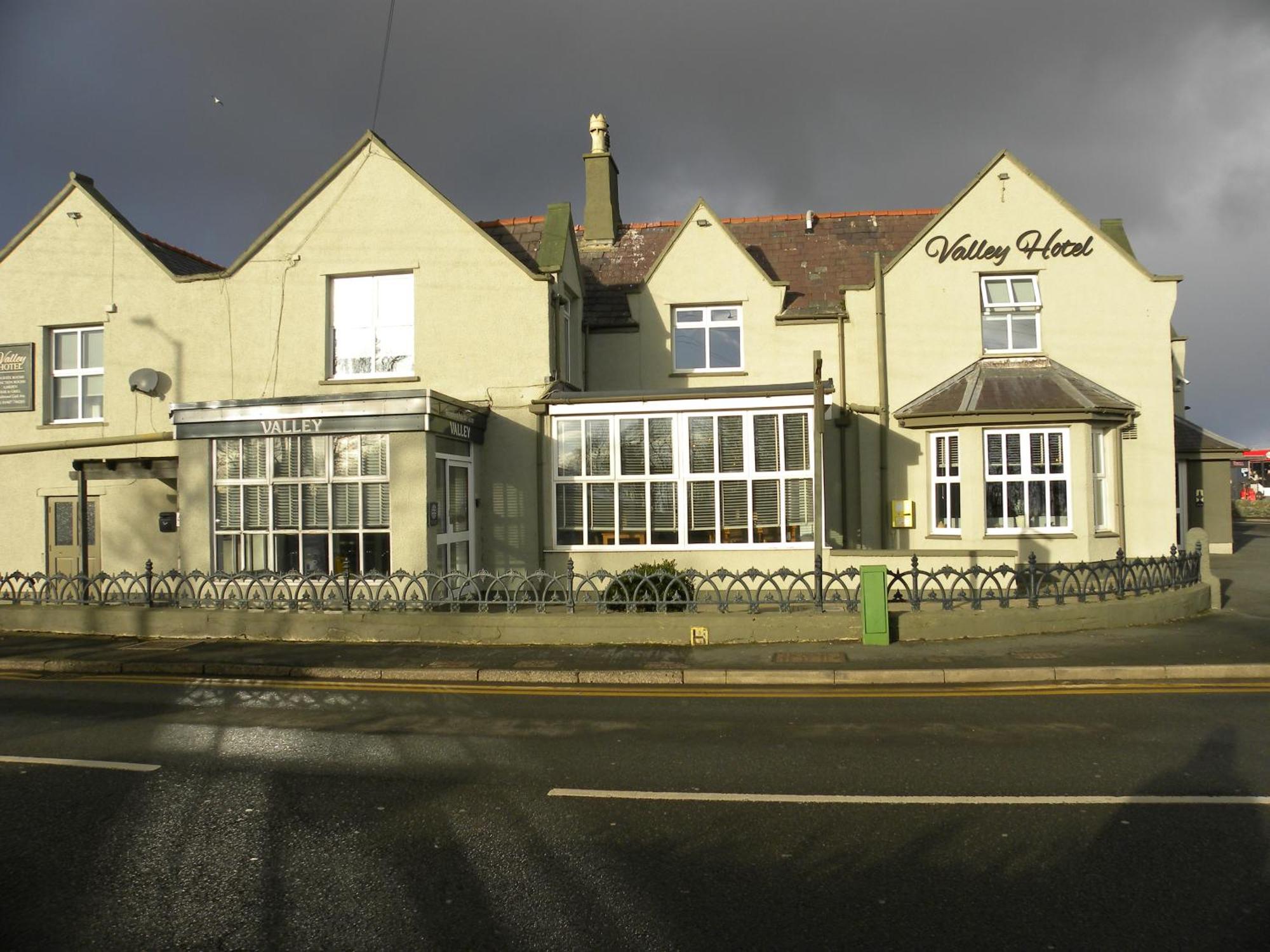 The Valley Hotel, Anglesey Экстерьер фото